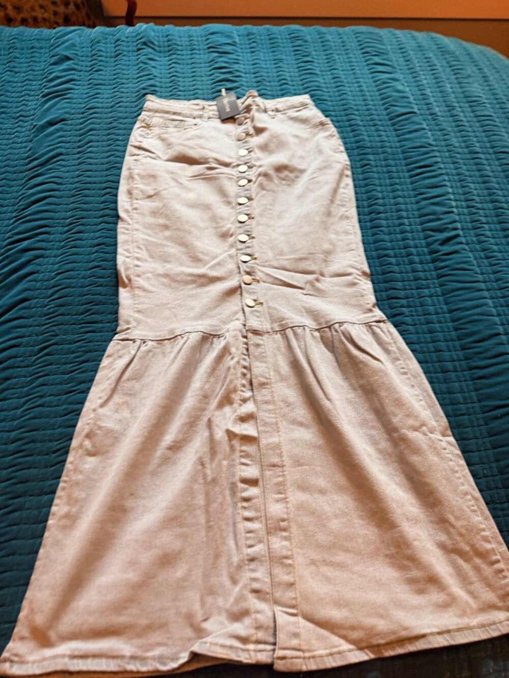 ✨ NWT Button-Front Tiered Denim Maxi Skirt ✨